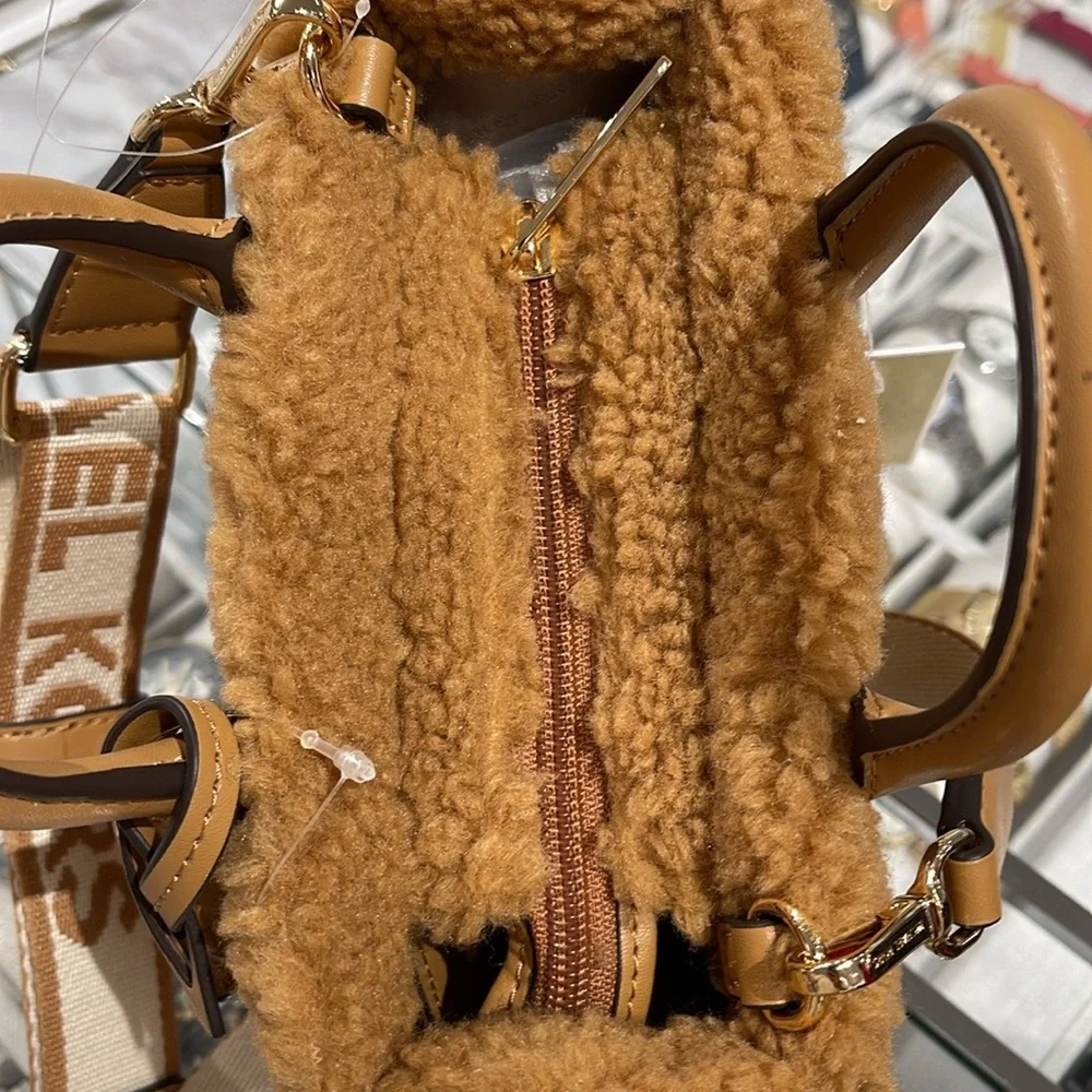 Michael Kors Mirella Extra-Small Sherpa XS SHOPPER XBODY
SHEARLING Crossbody - Picture 10 of 16
